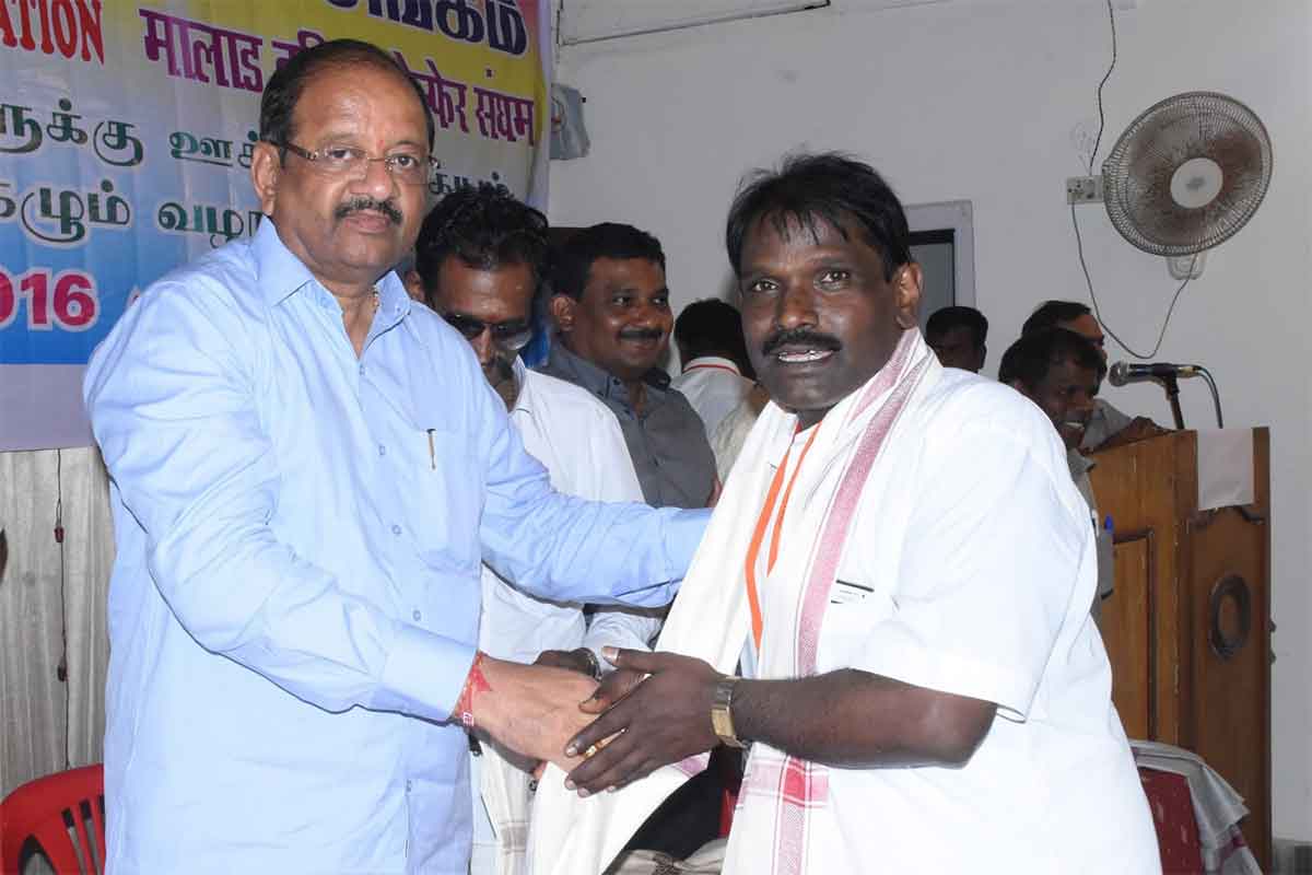 DMDK Muthuraj with Mumbai BJP MLA Gopal Shetty